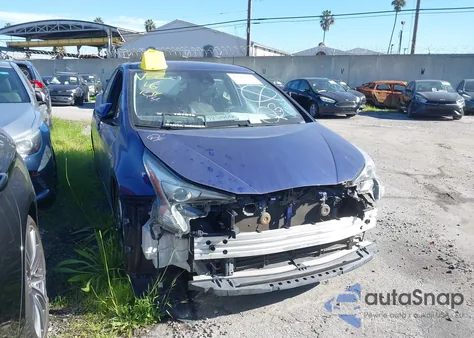 2016 Toyota Prius Four Touring z USA, uszkodzony, nr VIN JTDKARFUXG3524446